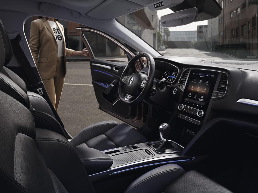 Интерьер Renault Megane 2020 года  (WW) (фото 18 из 31)